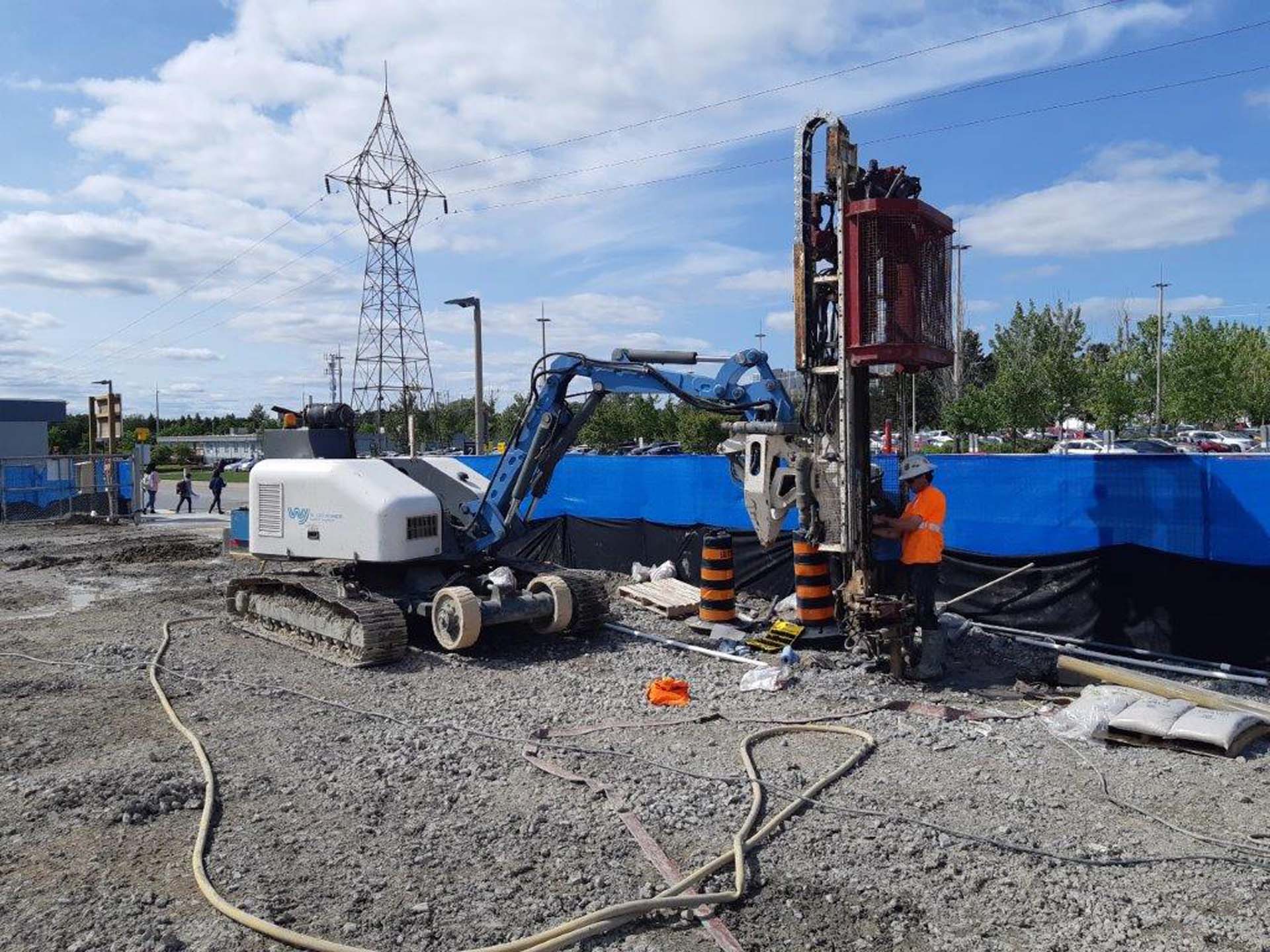 WJ’s Baby Giraffe drilling rig installing wells around the perimeter of the UOIT excavation and wellpoints installation