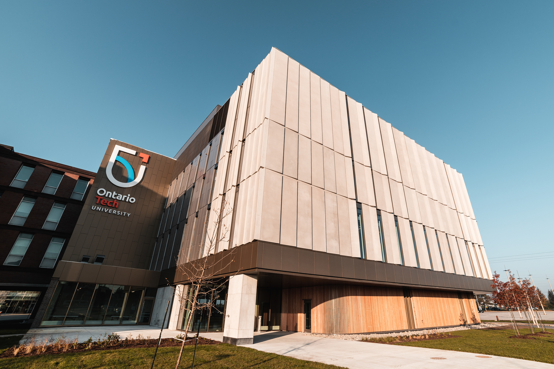 UOIT, Oshawa – Exterior